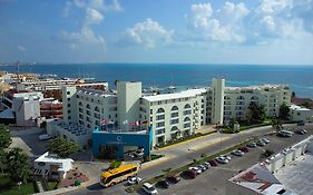 Aquamarina Beach Hotel Cancun